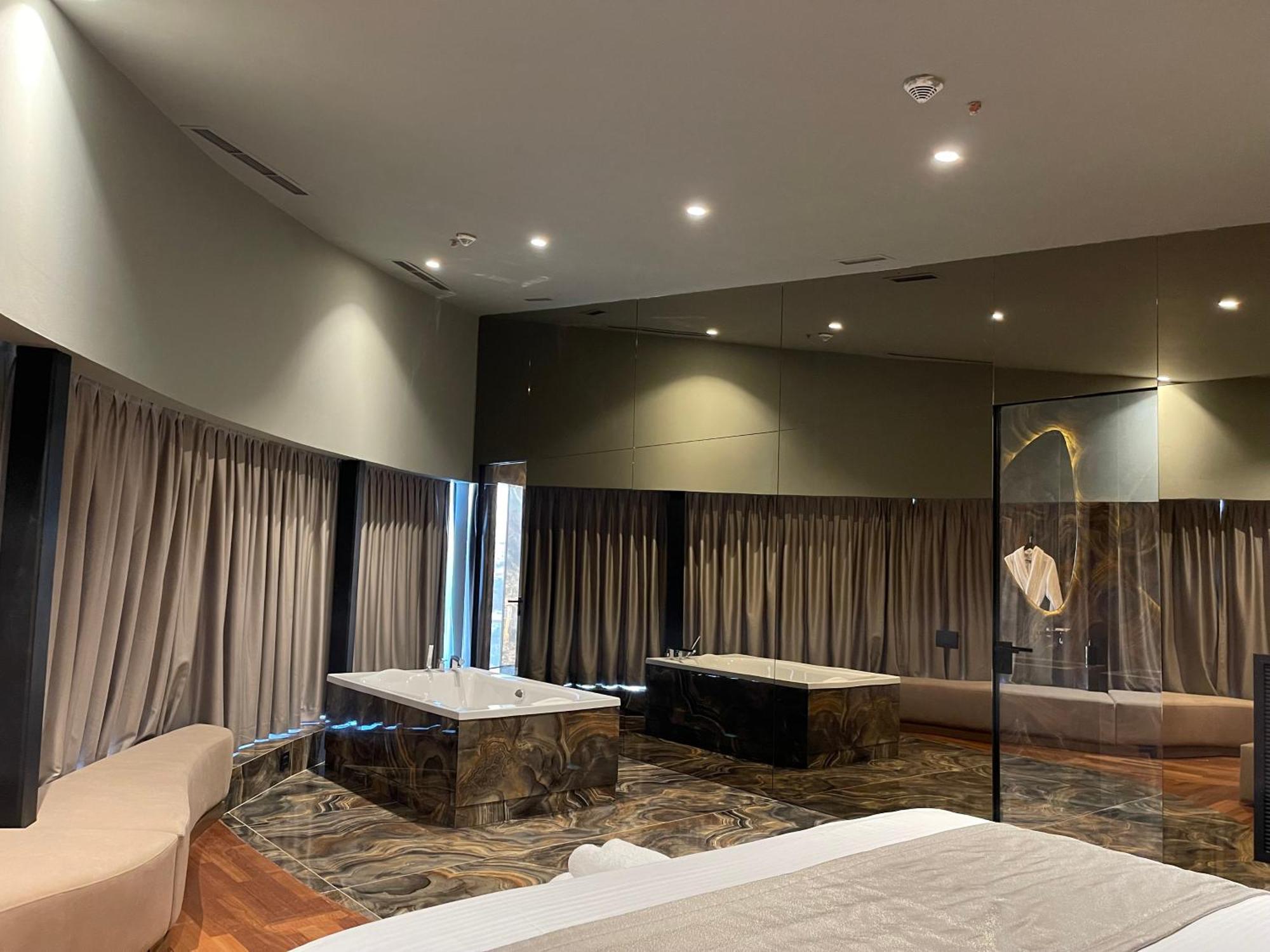 Arka Art Hotel Kashari Exterior foto A suite at the hotel