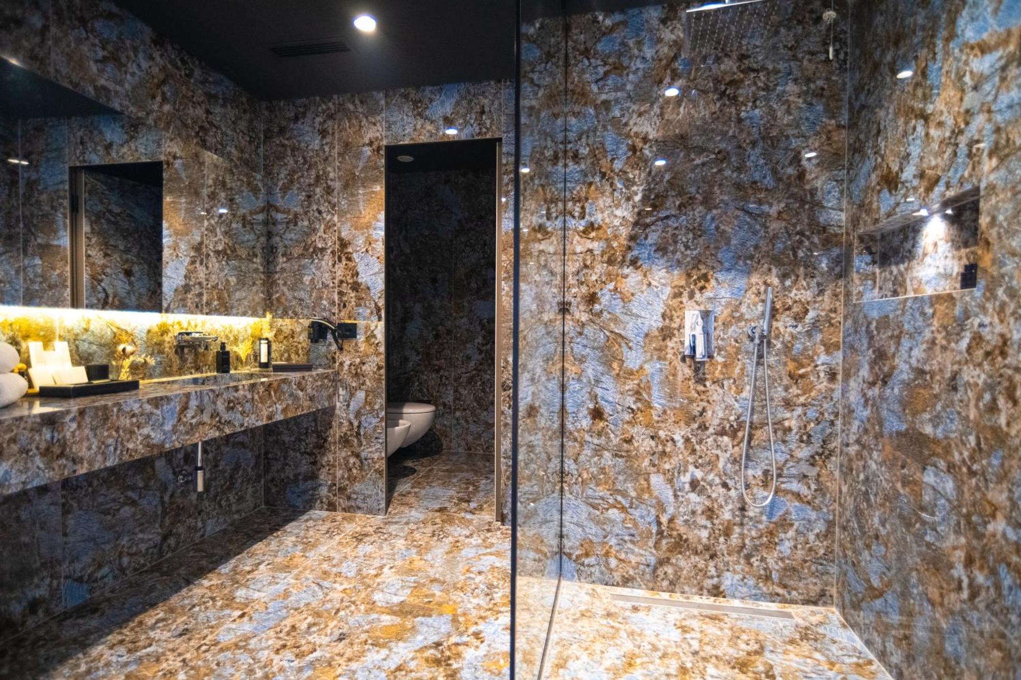Arka Art Hotel Kashari Exterior foto Bathroom in the hotel