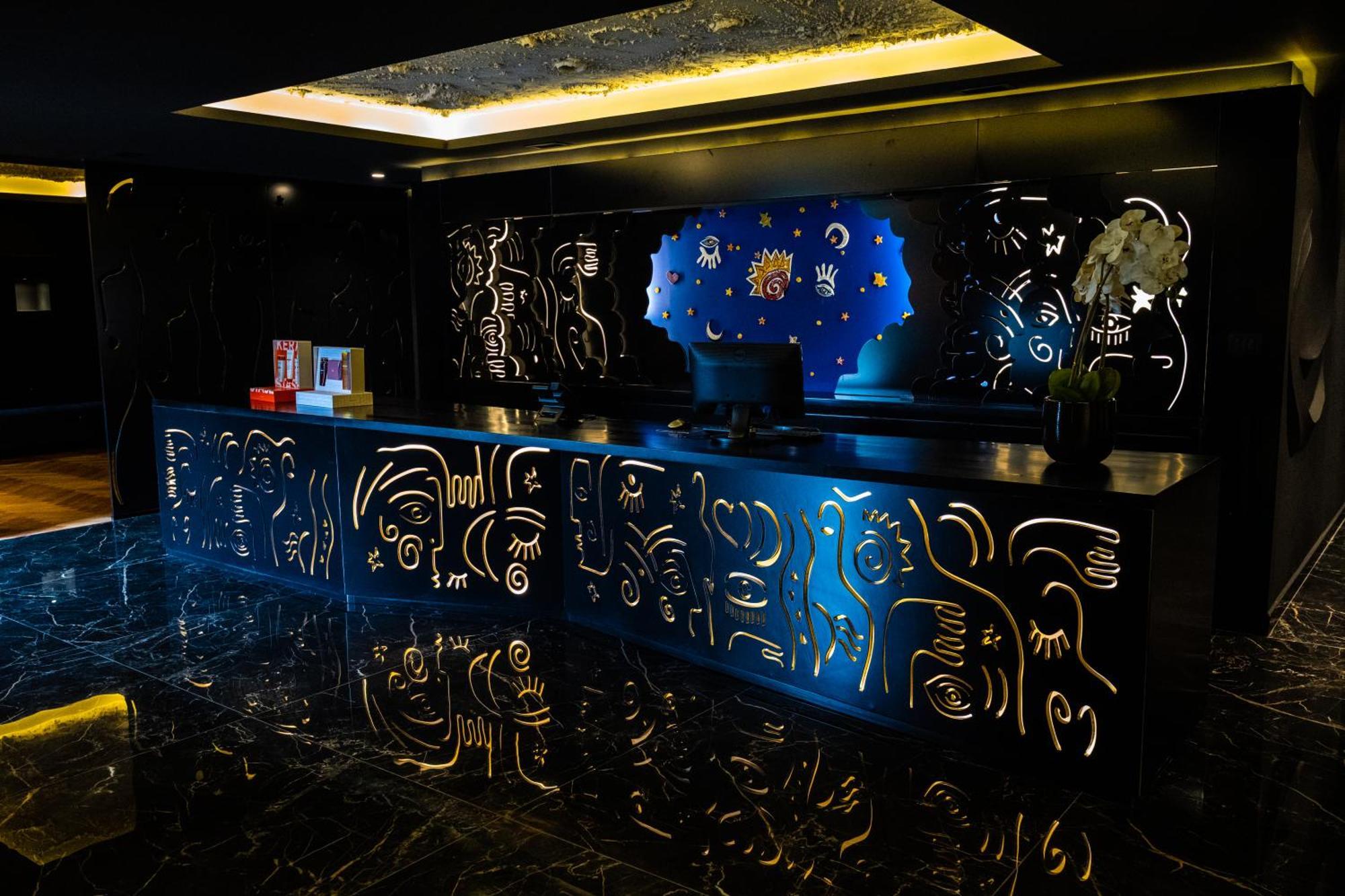 Arka Art Hotel Kashari Exterior foto The reception desk at the hotel